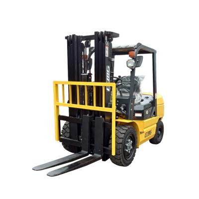Chine LTMG Diesel Engine Forklift Diesel Forklift With Triple Mast Solid Tyre à vendre