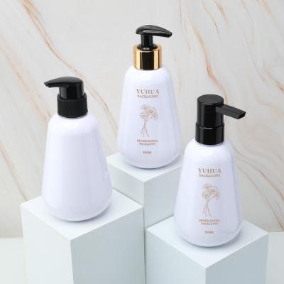 China Shampoo de plástico e frasco de condicionador personalizável de 300 ml estampagem a quente à venda