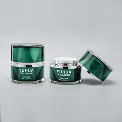 Chine Vase de crème en plastique de luxe 50g vide vert à double paroi Vase cosmétique pour soins de la peau à vendre