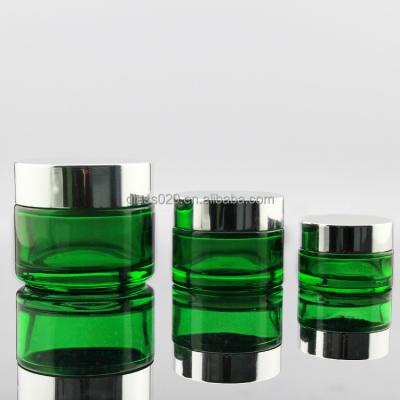 Китай Пустое зеленое стекло сливк раздражает 5g-100g с серебряной крышкой для косметики продается