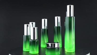 中国 30ml 60ml 120ml化粧品の包装セットの再使用可能な緑の丸型 販売のため