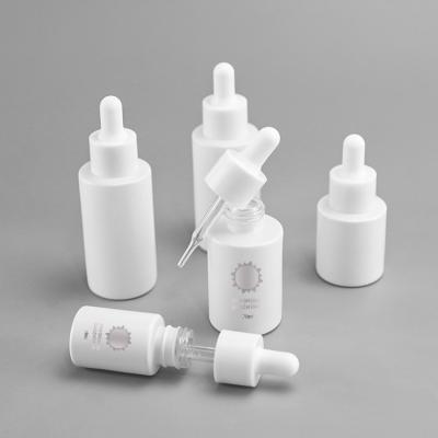 China 30ml 40ml 50ml Essential Oil Bottle Dropper Glass Serum Bottle Cosmetic Packaging for sale