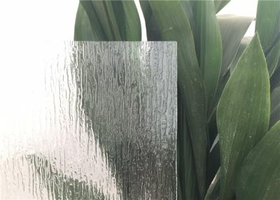 Chine Pleuvoir le verre modelé pour la fenêtre de portes, bloc en verre en verre modelé de morcellement de bord approximatif opaque artistique de finition à vendre