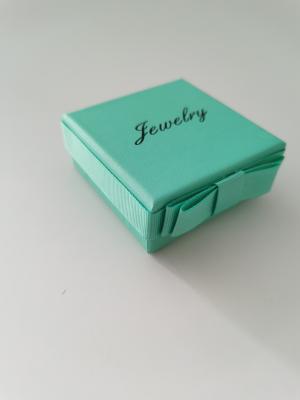 중국 CMYK에 의하여 인쇄되는 소매 상자 UV 와니스 정연한 자석 접히는 선물 상자 판매용