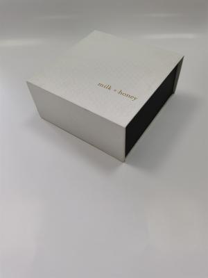 China Embalaje de Pantone Impreso Caja de cartón corrugado Repujado Papel FSC en venta