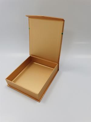 China Caja de empaquetado de papel de sellado caliente FSC del cartón del regalo al por menor del rectángulo en venta
