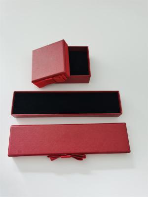 China Cajas recicladas del empaquetado al por menor del cuadrado que graban en relieve diverso SGS de los colores en venta