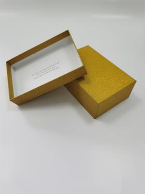 Chine Le petit emballage fait sur commande aseptique enferme dans une boîte les couleurs d'or carrées de relief à vendre