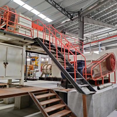 China Extrusor de coluna de lama de tamanho de tijolo personalizável em fábrica automática de tijolos com 35000-45000 tijolos por hora à venda