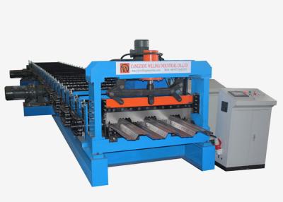 Chine Petit pain à chaînes de transport formant la ligne machine de production de plancher de Decking de tôle d'acier en métal à vendre