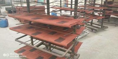 China Tejas de techumbre revestidas del metal de la piedra decorativa colorida de 0.35m m en venta