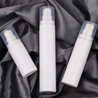 Chine Les bouteilles privées d'air blanches 15ml 30ml 50ml avec pp clairs couvrent la forme ronde à vendre