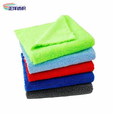 China 400GSM toallas embotadas multicoloras de la microfibra de la talla media reutilizable del trapo de limpieza los 40X40CM en venta
