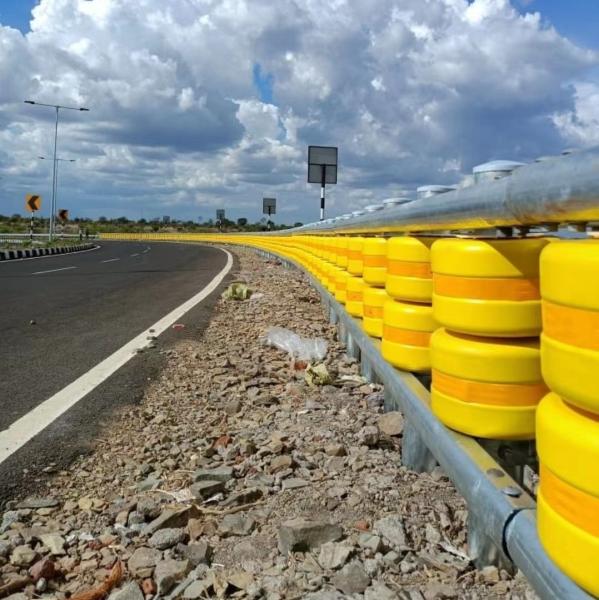 Quality Yellow Eva Pu Roller Cushion Crash Barrier With Galvanized Powder Coated For for sale