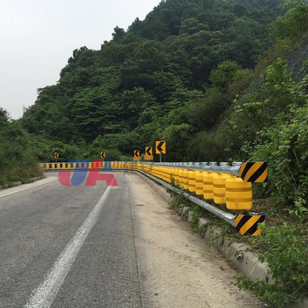 Quality Yellow Eva Pu Roller Cushion Crash Barrier With Galvanized Powder Coated For for sale