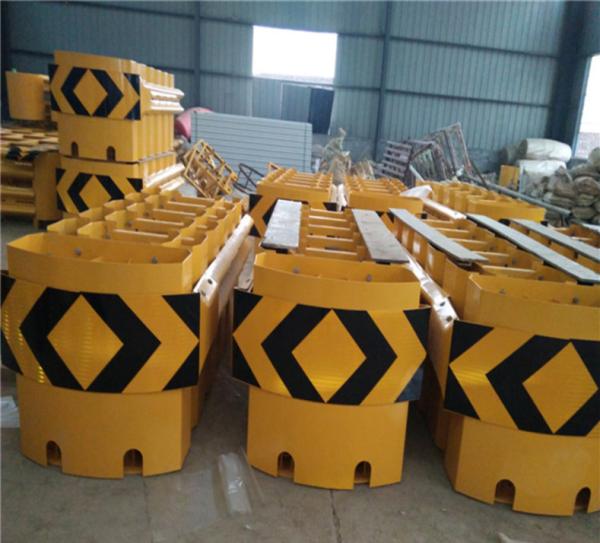 Quality Customized Q235 Q345 Crash Cushions for Cars Road and Highway Barrier for sale