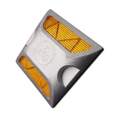 China 100*100*20mm Aluminium Solar Powered Square Road Studs for Road Safety Sale for sale