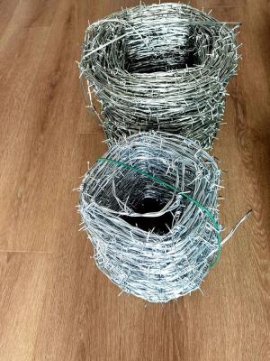China Outdoor 16x16 Steel Barbed Fencing Wire High Corrosion Resistance for sale