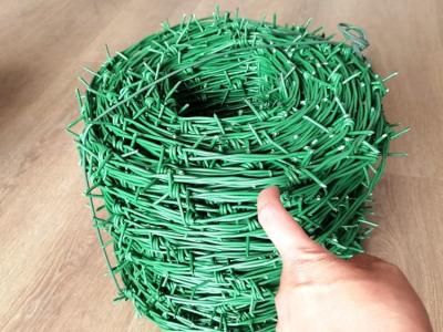 China 12x14 Green PVC Coated Barb Wire Roll Concertina Wire Mesh High Strength for sale