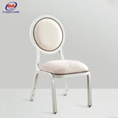中国 現代ルイ様式Oの背部ホテルの宴会の椅子の正方形の管は調節可能なフィートのプラグに金属をかぶせる 販売のため
