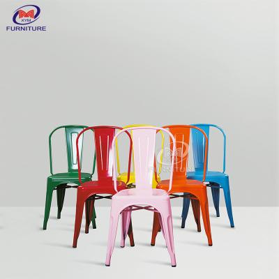 China Café al aire libre colorido polivinílico y raspar el metal Tolixs del acero de la silla lateral de Trattoria en venta