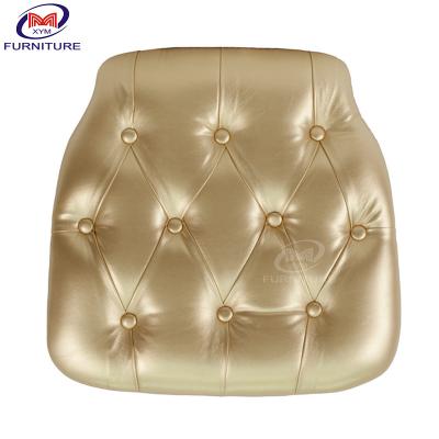 China O coxim duro da cadeira de Chiavari do vinil da madeira compensada luxuosa cobre com o botão do ouro à venda