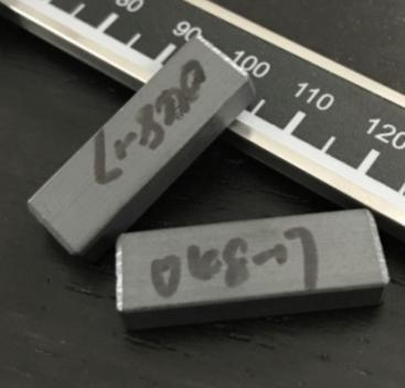 中国 爪のポーランド人の亜鉄酸塩のブロックの磁石の発電機の高性能Y30H-1 Y32 販売のため