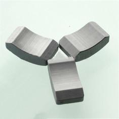 中国 Y33 Y35の水ポンプの亜鉄酸塩の磁石強いモーター磁石SrO 6Fe2O3 販売のため
