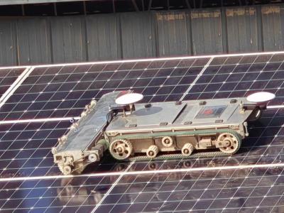 Κίνα Solar Panel Cleaning Robot Dry Cleaning Rain Induction Photovoltaic Panel Cleaning προς πώληση