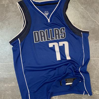 China Poliéster feito sob encomenda azul da camiseta do basquetebol de NBA 77 à venda