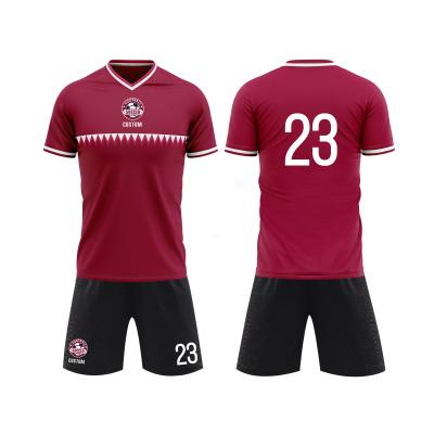 中国 通気性の注文のフットボールのジャージは静かに湿気のWickingの赤いフットボールのワイシャツに抵抗する 販売のため