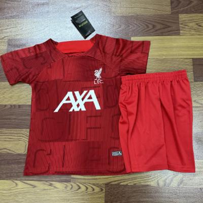 China Jersey de fútbol rojo llano para la tela superior del número de encargo del nombre de los niños en venta