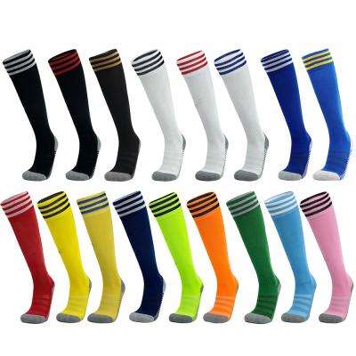 China El apretón negro versátil del fútbol pega calcetines antis del resbalón del fútbol adulto del telar jacquar en venta