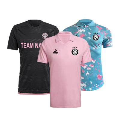 中国 注文の平野ポリエステル通気性の人のスポーツのフットボールのジャージーのサッカーのユニフォームは黒く、ピンク青く置く 販売のため