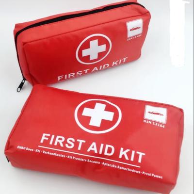 China Hot Sale DIN 13164 First Aid Kit  Factory OEM Car First Aid Kit Emergency Kit Red Green First Aid Kit à venda