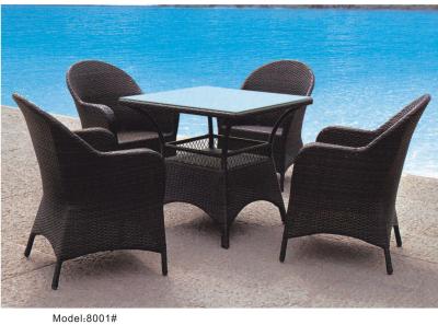 China mesa de comedor al aire libre de mimbre del top del vidrio de la rota sintética de 5 pedazos con 4 armchairs-8001 en venta