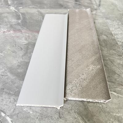China Stylische Graue 2mm PVC Badezimmer Skirting Board Moderne Innenräume zu verkaufen