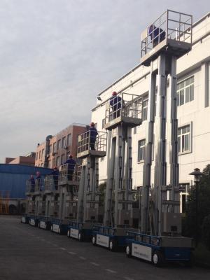 中国 6mの480KG容量ののためのアルミニウム自走式の縦のマストの上昇の油圧梯子 販売のため