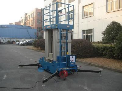 China Motor eléctrico de la escalera azul de la elevación hidráulica de cuatro palos con altura de la plataforma de 12 m en venta