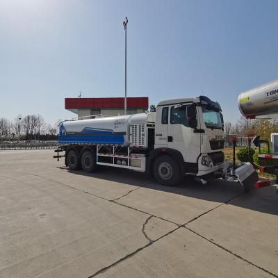 China Sprinkler Water Tanker Truck Sinotruk Howo 6 X 4 20000L With Water Gun à venda