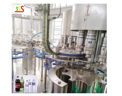 Chine 2000 - 30000 bouteilles à l'heure lavant la machine de capsulage remplissante automatique à vendre