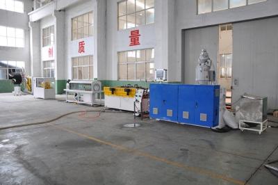 China línea acanalada de la protuberancia del tubo de la pared del doble de 120kg/H OD110mm en venta
