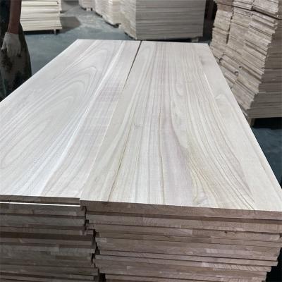 China Contenido de humedad 8%-12% estilo de diseño moderno madera paulownia para el mercado de suministros funerarios en venta