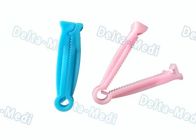 China Disposable Medical Plastic Products Medical Umbilical Cord Clamp Customized Size for sale