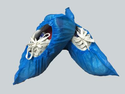 China Blue Medical Plastic Products Disposable Shoe Cover PE Waterproof 15 Cm Antiskid for sale