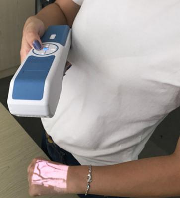 China Localizador Handheld da veia do bolso do inventor infravermelho médico da veia do sistema da visão da veia BS300 com luz Próximo-infravermelha à venda