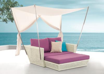 China Muebles al aire libre de la piscina de la rota de Sunbeds del doble del salón plástico blanco de la calesa en venta