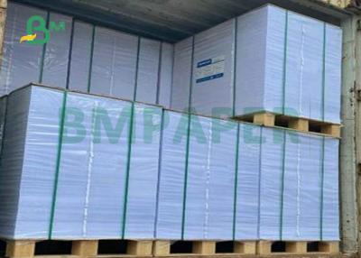 Chine Feuille non-enduite naturelle de papier de la pâte de bois de 100% 70gsm 80gsm Woodfree pour l'impression à vendre