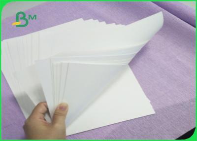 Chine Papier non-enduit blanc de GM/M emballage de la preuve 120 de larme pour des sacs à provisions à vendre