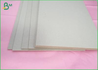 China papel de placa cinzento da espessura de 1.5mm, placa de cartão duro cinzenta da microplaqueta para a caixa de sapatas à venda